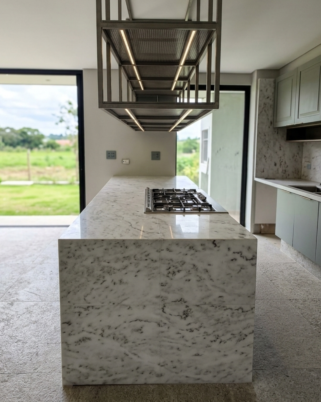 Cozinha com ilha em granito por Osvaldo Teles Construções